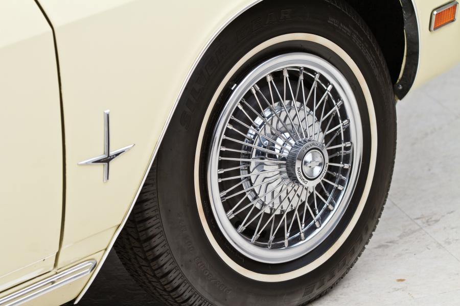 Колеса Chevrolet Corvair Monza Convertible Coupe 1969 года  (фото 10 из 18)